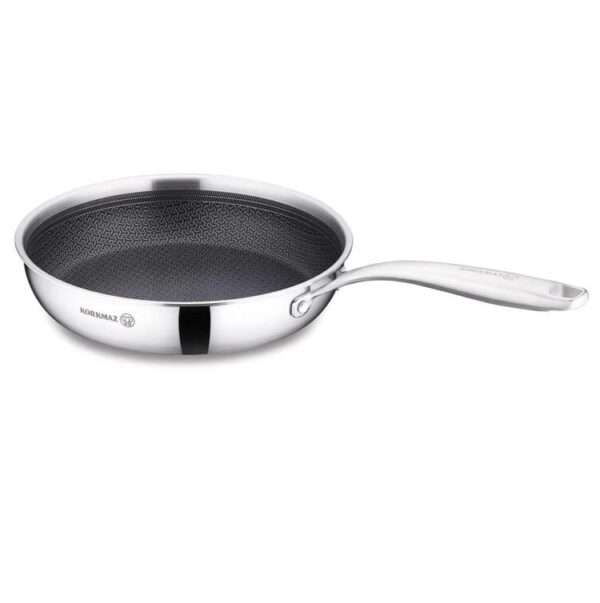 Tri-Ply Premium Stekepanne Non-Stick ⌀240 x50 mm. / 2,1 liter A3876 Tri-Ply Premium Stekepanne Non-Stick ⌀240 x50 mm. / 2,1 liter A3876 Panner restaurant